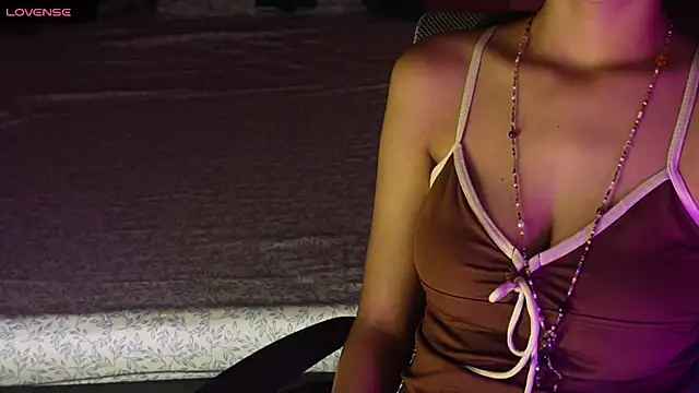 Snapshot of NidhiChandra chatting on 10/27/25, 10:19 NidhiChandra online show from 10/27/25, 10:19