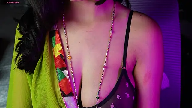 NidhiChandra online show from 03/31/26, 09:21