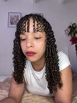 Snapshot of Yasmin777_ chatting on 04/24/26, 09:28 Yasmin777 online show from 04/24/26, 09:28
