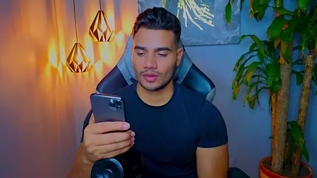 Snapshot of AndresR3 chatting on 10/05/25, 08:12 AndresR3 online show from 10/05/25, 08:12