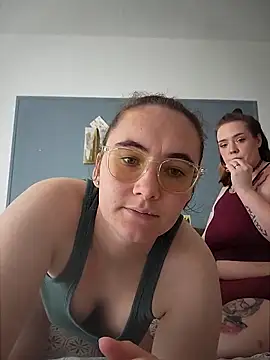 AndHerXO online show from 04/19/26, 01:43