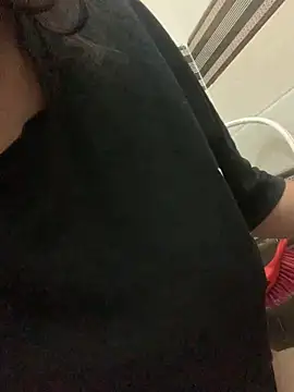 misharani00 online show from 10/24/25, 01:46