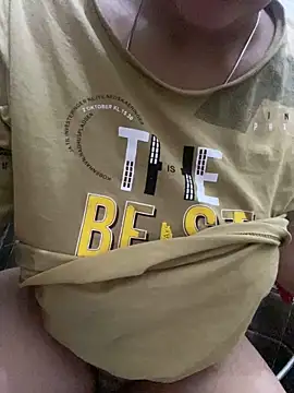 misharani00 online show from 10/26/25, 12:49