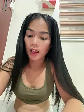 Snapshot of PrettySlimPinay19 chatting on 07/05/26, 02:13 PrettySlimPinay19 online show from 07/05/26, 02:13