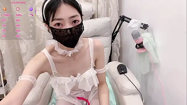 tuantuanle online show from 11/25/25, 12:49