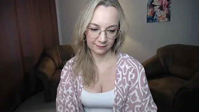 Snapshot of Ava_Elior chatting on 07/17/26, 12:01 Ava Elior online show from 07/17/26, 12:01