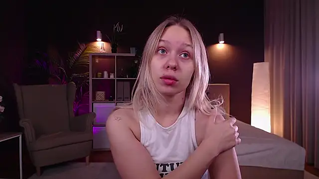 Snapshot of Pooja_Hegde chatting on 10/07/25, 01:03 Pooja Hegde online show from 10/07/25, 01:03