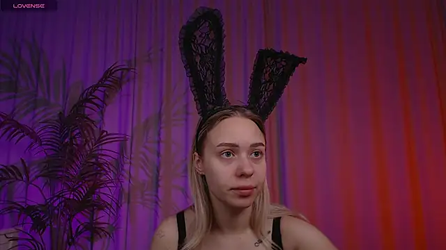 Snapshot of Pooja_Hegde chatting on 10/08/25, 01:14 Pooja Hegde online show from 10/08/25, 01:14