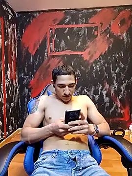 Snapshot of jhonny_thes28 chatting on 05/05/26, 10:45 jhonny thes28 online show from 05/05/26, 10:45