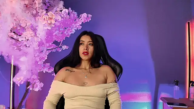 Snapshot of BellaFernandez__ chatting on 11/02/25, 01:02 BellaFernandez online show from 11/02/25, 01:02