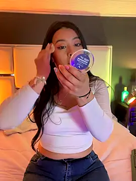 Snapshot of BellaFernandez__ chatting on 11/08/25, 01:00 BellaFernandez online show from 11/08/25, 01:00