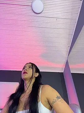 Snapshot of BellaFernandez__ chatting on 06/20/26, 01:03 BellaFernandez online show from 06/20/26, 01:03
