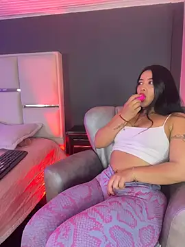 Snapshot of BellaFernandez__ chatting on 06/25/26, 01:04 BellaFernandez online show from 06/25/26, 01:04