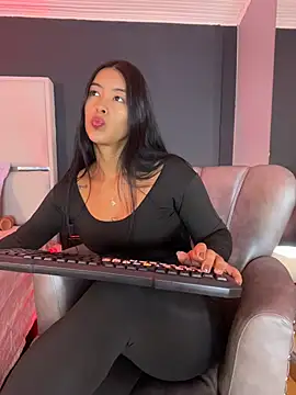 Snapshot of BellaFernandez__ chatting on 07/21/26, 01:46 BellaFernandez online show from 07/21/26, 01:46