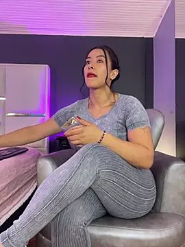 Snapshot of BellaFernandez__ chatting on 07/30/26, 01:43 BellaFernandez online show from 07/30/26, 01:43