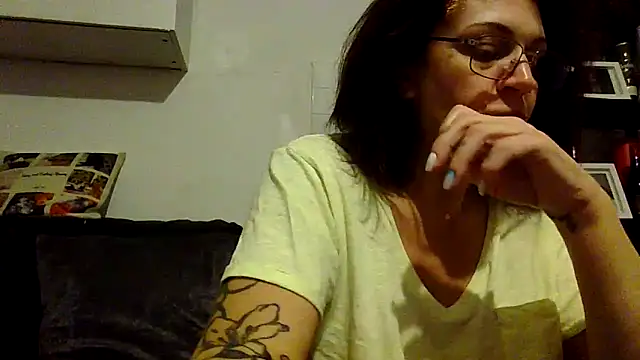 RubyyRosee online show from 12/22/25, 06:32