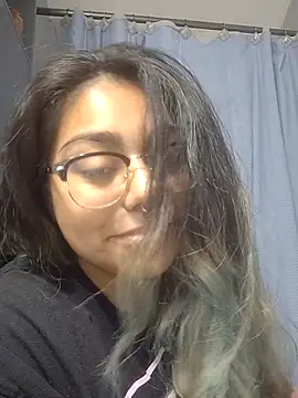 Lovelyrainn online show from 10/19/25, 09:43