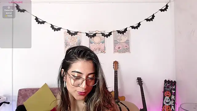 Susanahendrix online show from 10/27/25, 06:23