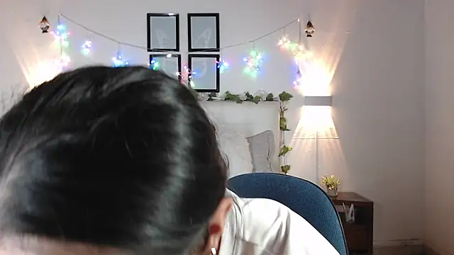 Megan 05  online show from 04/28/26, 06:46