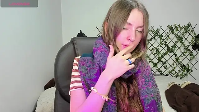 velvet  moon online show from 02/12/26, 11:00