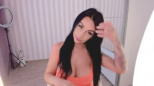 Snapshot of oh_julya chatting on 10/23/25, 12:15 oh julya online show from 10/23/25, 12:15