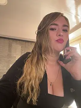Snapshot of miss_berlyn chatting on 05/14/26, 01:29 miss berlyn online show from 05/14/26, 01:29