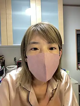 Snapshot of usako_2025 chatting on 07/18/26, 02:10 usako 2025 online show from 07/18/26, 02:10