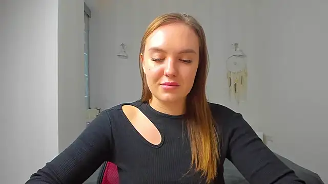 EmmaNorman online show from 10/13/25, 01:00