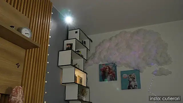 cutierori online show from 10/03/25, 04:09