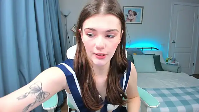 Snapshot of Zoe_Vee chatting on 09/26/25, 03:10 Zoe Vee online show from 09/26/25, 03:10