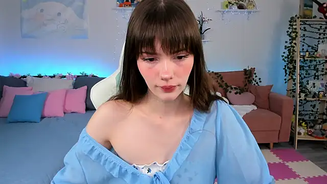 Snapshot of Zoe_Vee chatting on 07/18/26, 03:54 Zoe Vee online show from 07/18/26, 03:54