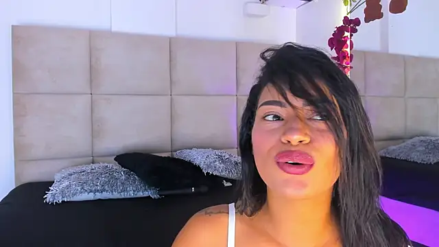 AmberMoss1 online show from 04/05/26, 02:47