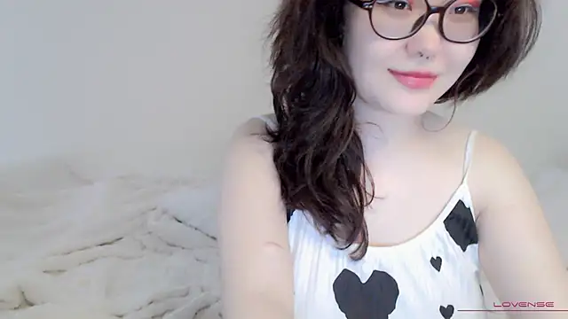 Snapshot of tsunade_chan chatting on 10/05/25, 05:17 tsunade chan online show from 10/05/25, 05:17