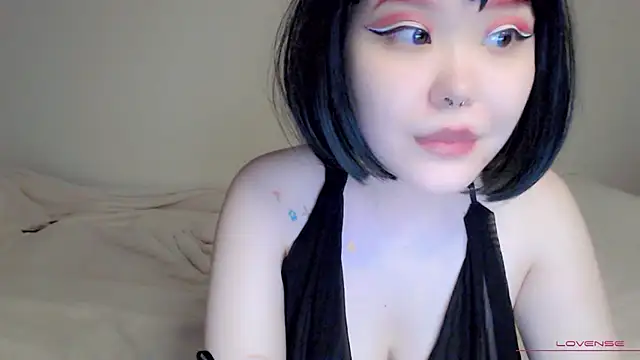 Snapshot of tsunade_chan chatting on 10/11/25, 05:17 tsunade chan online show from 10/11/25, 05:17
