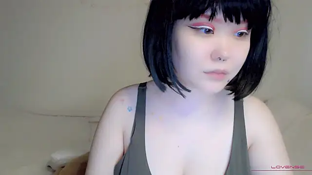 Snapshot of tsunade_chan chatting on 10/12/25, 05:17 tsunade chan online show from 10/12/25, 05:17