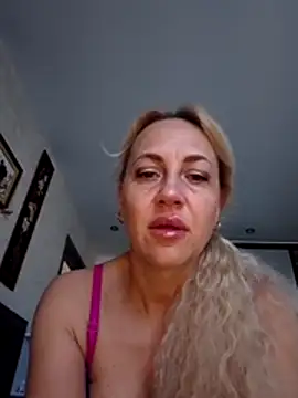 Snapshot of KissMiSveet chatting on 05/29/26, 04:32 KissMiSveet online show from 05/29/26, 04:32