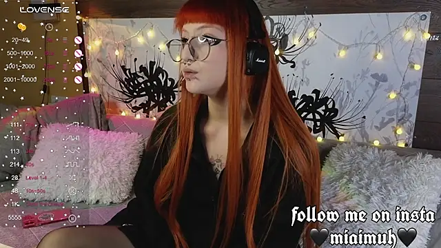 mia  yui online show from 11/16/25, 11:10