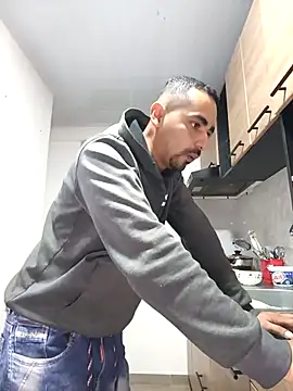 stivenlujan69 online show from 12/14/25, 01:00