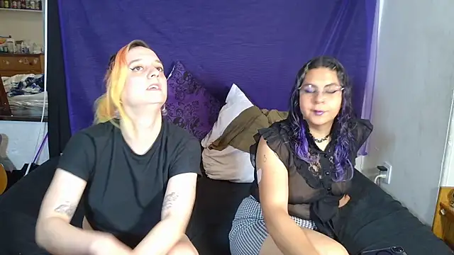 Snapshot of Alani_TransGirl chatting on 10/17/25, 07:27 Alani TransGirl online show from 10/17/25, 07:27