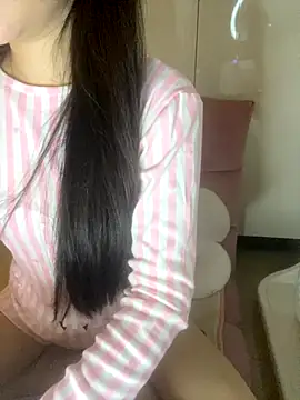 Snapshot of RubyBerry chatting on 10/27/25, 04:05 RubyBerry online show from 10/27/25, 04:05