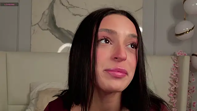 AdoraCortes online show from 11/30/25, 05:11