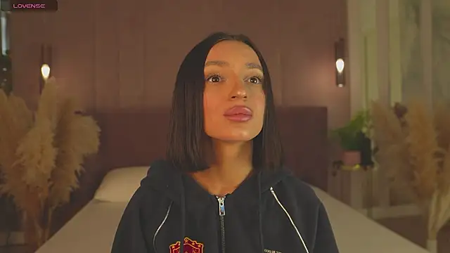 AdoraCortes online show from 04/15/26, 05:03