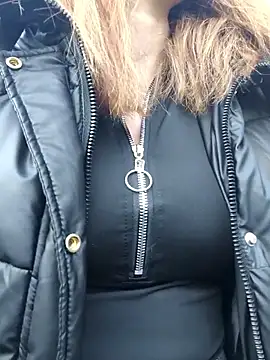 YOOUR EVAA online show from 10/04/25, 11:41