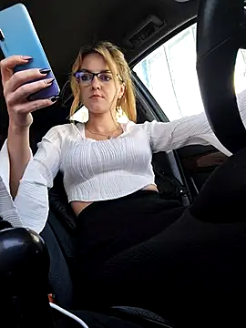 YOOUR EVAA online show from 11/29/25, 07:33