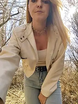 YOOUR EVAA online show from 04/03/26, 08:45