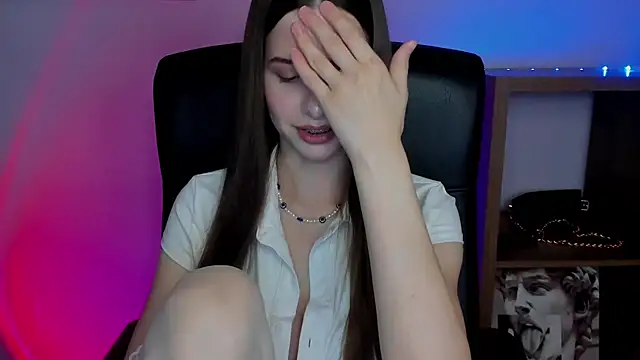 Snapshot of LuxMaya chatting on 10/24/25, 07:05 LuxMaya online show from 10/24/25, 07:05