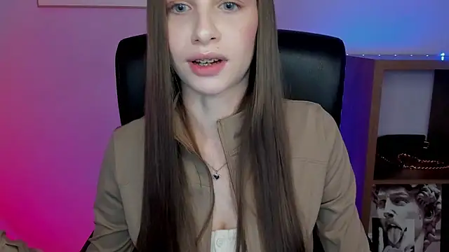 Snapshot of LuxMaya chatting on 11/28/25, 07:44 LuxMaya online show from 11/28/25, 07:44