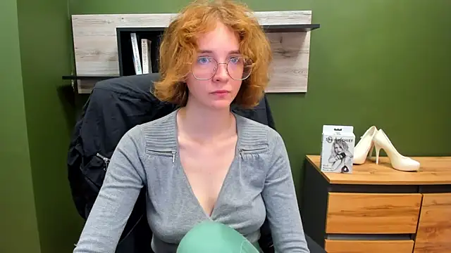 juicyPenny online show from 09/12/25, 06:24