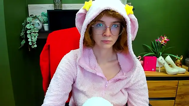 juicyPenny online show from 10/31/25, 07:20