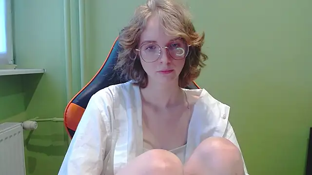 Snapshot of juicyPenny chatting on 05/13/26, 06:33 juicyPenny online show from 05/13/26, 06:33